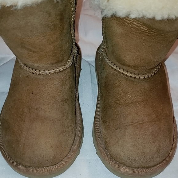 Toddler girl brown Uggs - Picture 4 of 7
